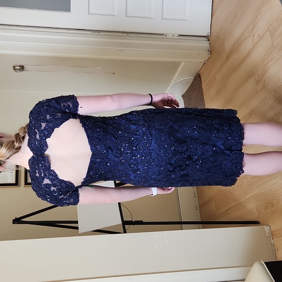 Size 8 bright navy lace formal cocktail by MGNY Mori Lee - Picture 6 of 12